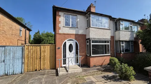 Restful 4BDR Home | Fast WiFi & Free Parking | - 2-Star