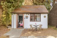 Thorpe Park Studio | Self-Contained + Gated Parking Space - 2-Star