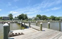 Sunnyside Up - Small Dog Friendly Waterfront Cottage - Wifi