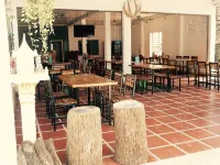 Vang Vieng Garden Bungalow - Bares