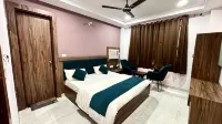 Triyugi Dham - Parkering