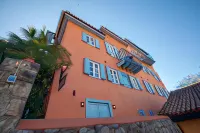 Byron Traditional Hotel - 2 tähden