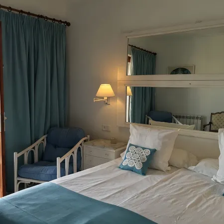 Sea front apartment with spectacular views over the harbor (AC, WIFI and SAT TV)