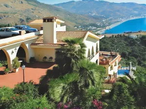 Hotel Sirius