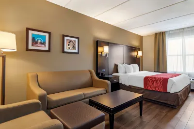 Comfort Inn & Suites Near Six Flags