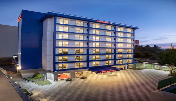 Hampton by Hilton Istanbul Atakoy Hôtels à proximité de Estethica Bakırkoy