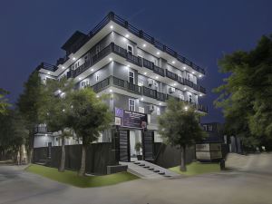 Hotel Premier Noida 135