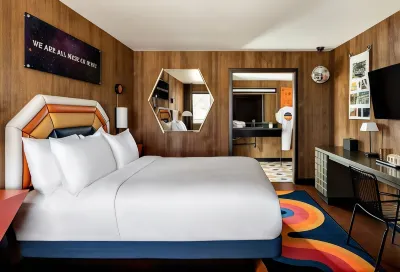 Americana Motor Hotel Hotels near Sunglass Hut