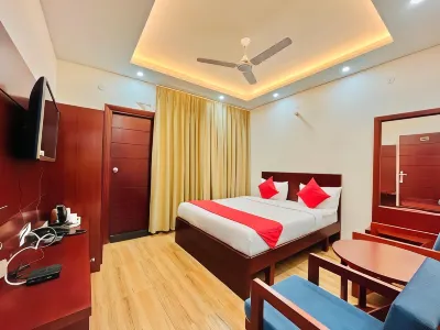 Lucky Residency Hotel in zona Swarg Niwas Temple