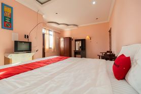 RedDoorz Near Silangit International Airport