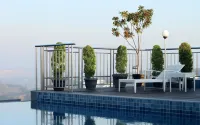 Grand Edge Hotel Semarang - Rooftop Pools