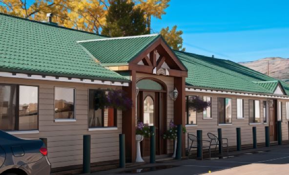 DB Botique and Cabins - Housity