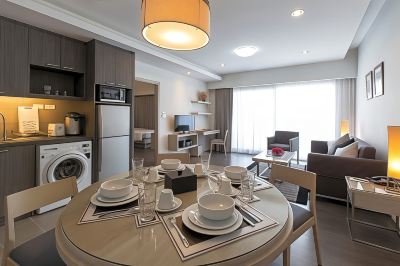 レストラン カンタリー 304 ホテル アンド サービスド アパートメンツ プラーチーンブリーの写真