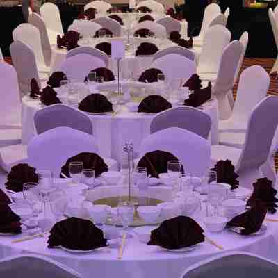 蘇卡布米地平線酒店 Dining/Meeting Rooms