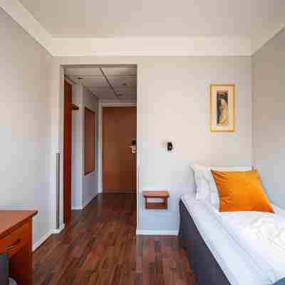 Enter Amalie Hotel Rooms