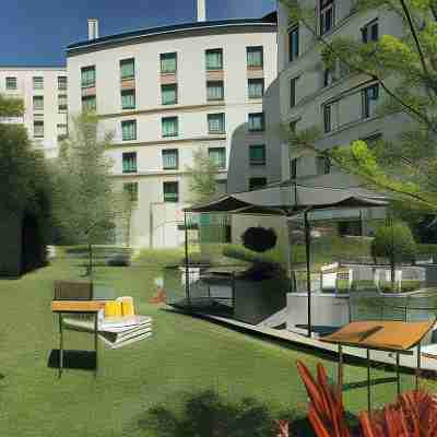Courtyard Paris Saint Denis Hotel Exterior