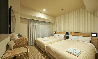 a hotel room with two beds , one on the left and one on the right side of the room at Sotetsu Fresa Inn Kamakura-Ofuna Higashiguchi