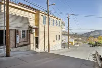 Mountain-View Deck Stylish Virginia City Apt!