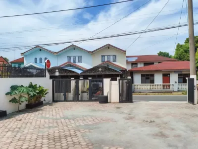 New Era Family Homestay Binjai Mitra RedDoorz Hotels near House of Representatives Building of Binjai City