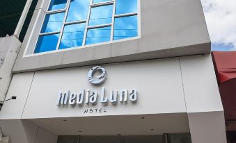 Hotel Media Luna