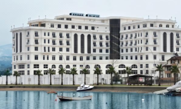 Wellborn Luxury Hotel