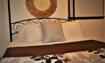 Arhaus 3: Serene Two-Bedroom Retreat