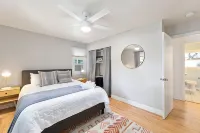Fun, Family-Friendly Old Town Home with Hot Tub! فنادق في فورت كولينز