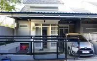 Bintang Villa B10 Hotels in Junrejo Subdistrict