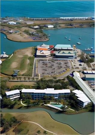 The Terraces Apartment Resort Отели рядом с достопримечательностью «SeaFiji Fast Boat Transfers»