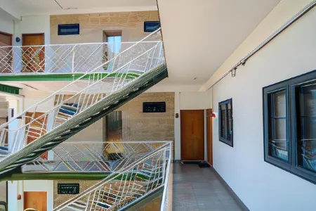 Komodo Suites Downtown Managed by CPM Bali Отели рядом с достопримечательностью «Labuan Square»