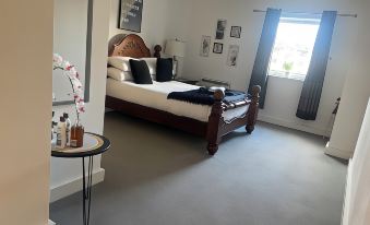 Large Apartment Southampton Port Sleeps 5