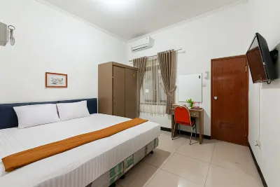 House of M Bogor Mitra RedDoorz Hotel dekat Lubis Store