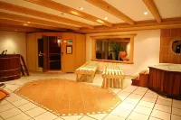 Hotel Alpenrose Mit Gourmet-Restaurant Azalée فنادق في Jaun