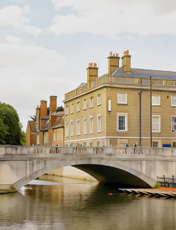 Graduate by Hilton Cambridge Отели рядом с достопримечательностью «Раунд Черч»