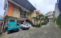 Palem Asri Guest house Syariah Hotel dekat “22” Oleh-oleh khas Batu dan Malang, Keripik dll