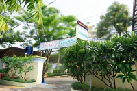 RedDoorz @ Hotel Surabaya Sumenep Hotels in Sumenep