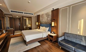 3. Royal Ph..
