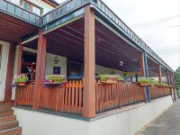 Penzion Country Steak Restaurant Hotel a Lanskroun