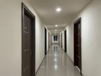 De Capitol Hotel Syariah Hotels in Manggala