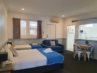 Squid's Ink Motel