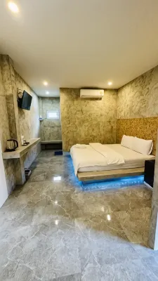 888 Resort Hotels near Wat Nong Mapring