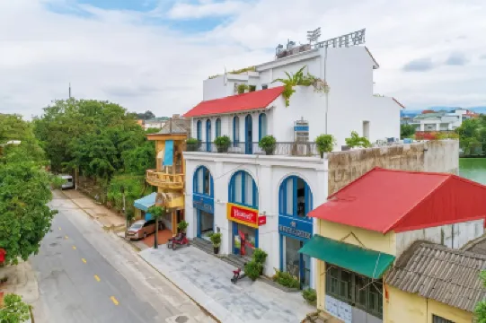 White Hotel Hotels in 