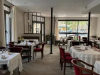 HÔTEL Paris VÉSINET- Logis Hôtel Restaurant Hotels in Montesson