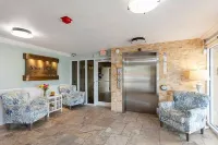 Aug - OCT Sale! Stunning Oceanfront King Ste 2Bd2BA Pool NoDrive Beach ShoreClub