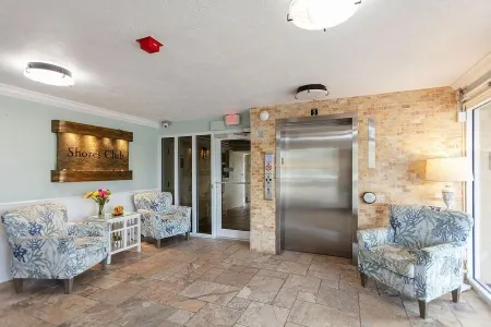 Aug - OCT Sale! Stunning Oceanfront King Ste 2Bd2BA Pool NoDrive Beach ShoreClub