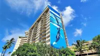 Spacious Modern 2Bdrm Condo, Free Parking in Bldg., Full Kitchen, Sleeps 6.