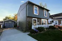 Luxurious Home w/ King bed nr Lake Erie/Parks