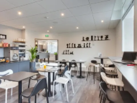 คีรียาดแรนส์เซ็นเตอร์การ์ โรงแรมในแรนส์