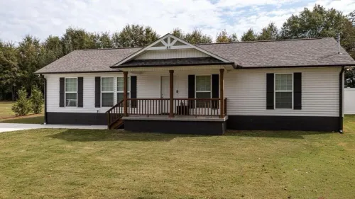 Cozy family retreat with great parking for multiple boats and vehicles!