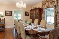 Pinecrest Bed & Breakfast - Bed and Breakfasts